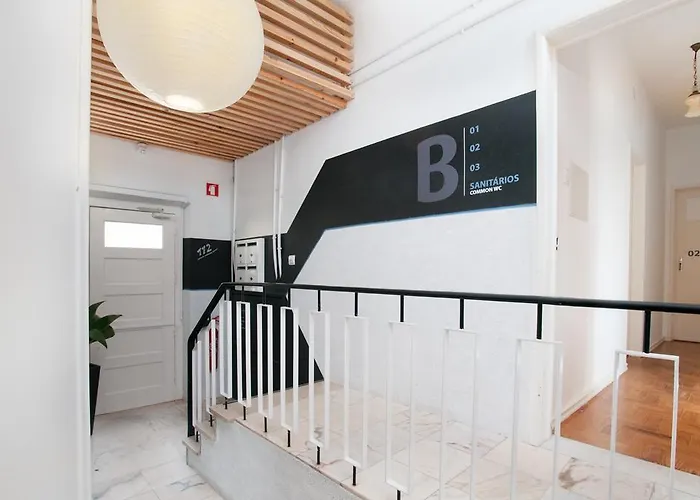 Nazare Hostel - Rooms & Dorms